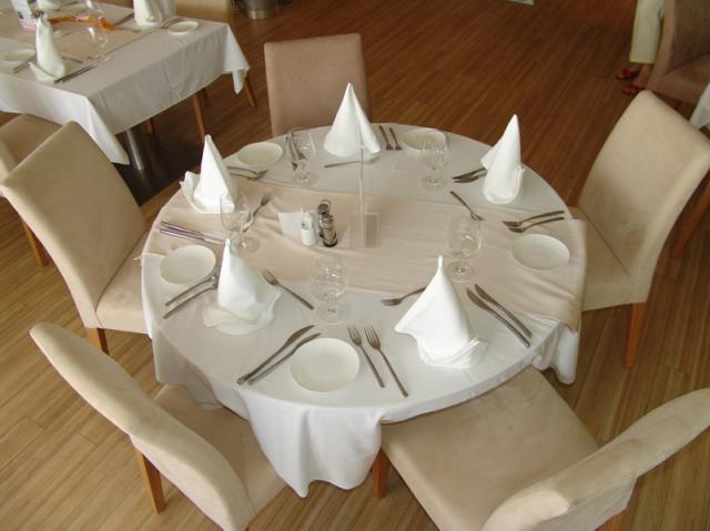 asztalterítő, napron és damaszt szalvéta asztalterítő, napron és damaszt szalvéta